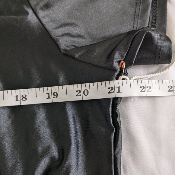 Good American Crop Swim Shirt Size 3XL Black Ruched-front Short Sleeve Top NWT - Picture 12 of 13